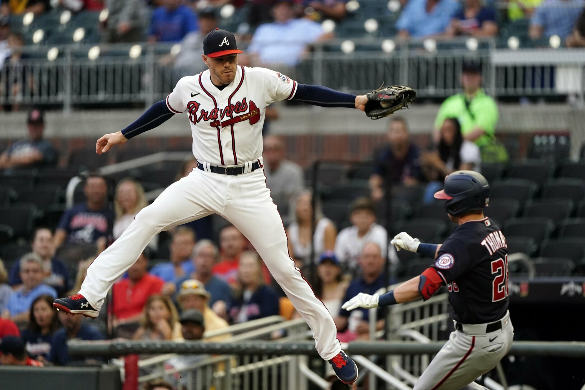 Freddie Freeman swats at ball like cat