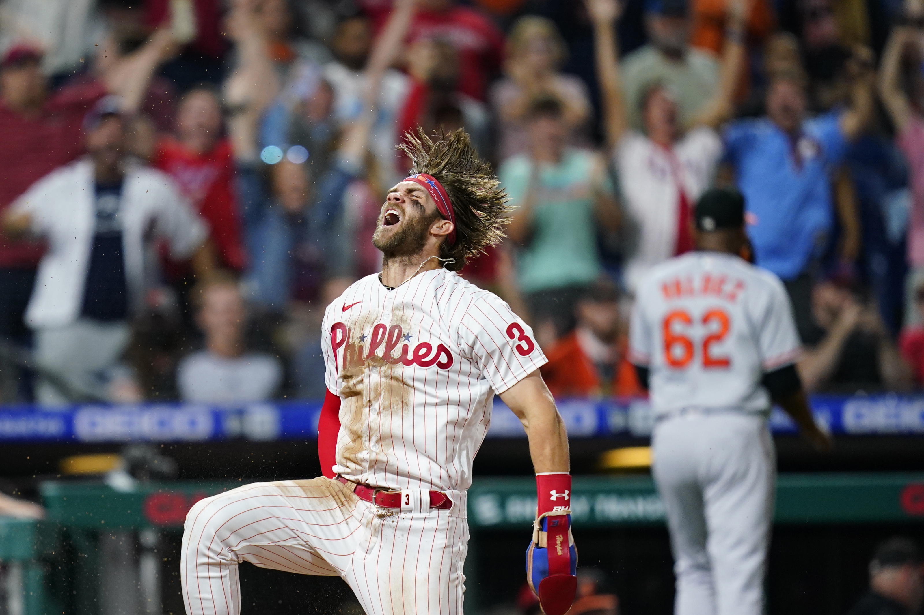 Phillies' Hoskins: 'Everyone loved to hate' Harper