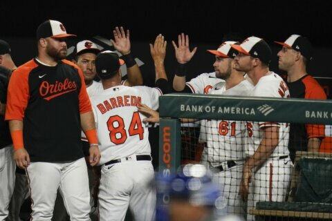 Orioles score 9 runs in 8th inning, rally past Royals 9-8