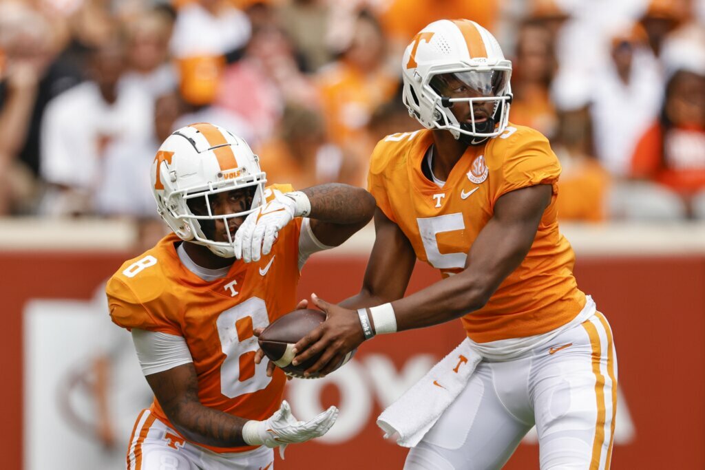 Hooker in on 4 TDs, leads Tennessee to easy win, 56-0
