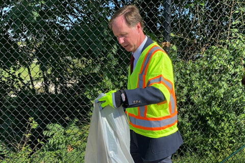 MDOT partners with Anne Arundel to curb litter