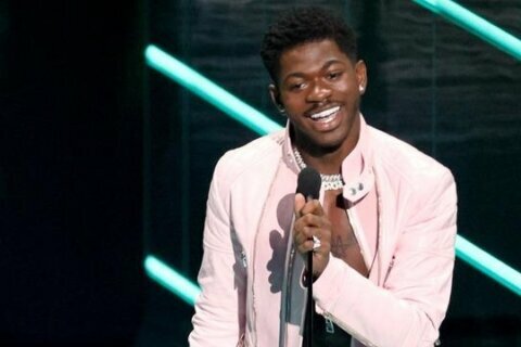 Conor McGregor and Machine Gun Kelly get in heated exchange at VMAs