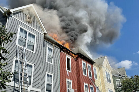 Townhome fire in Southeast DC scorches 3 homes, displaces 8