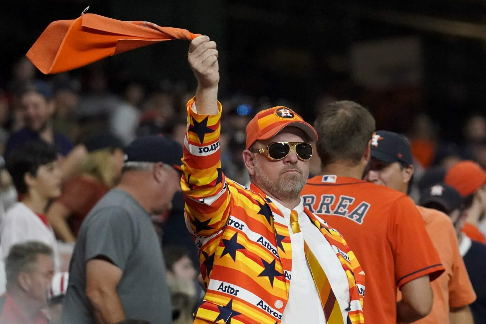 Astros fans run to local stores for ALCS championship gear