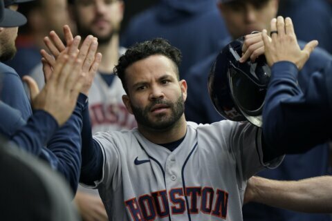 Altuve, Astros going back to ALCS after routing White Sox