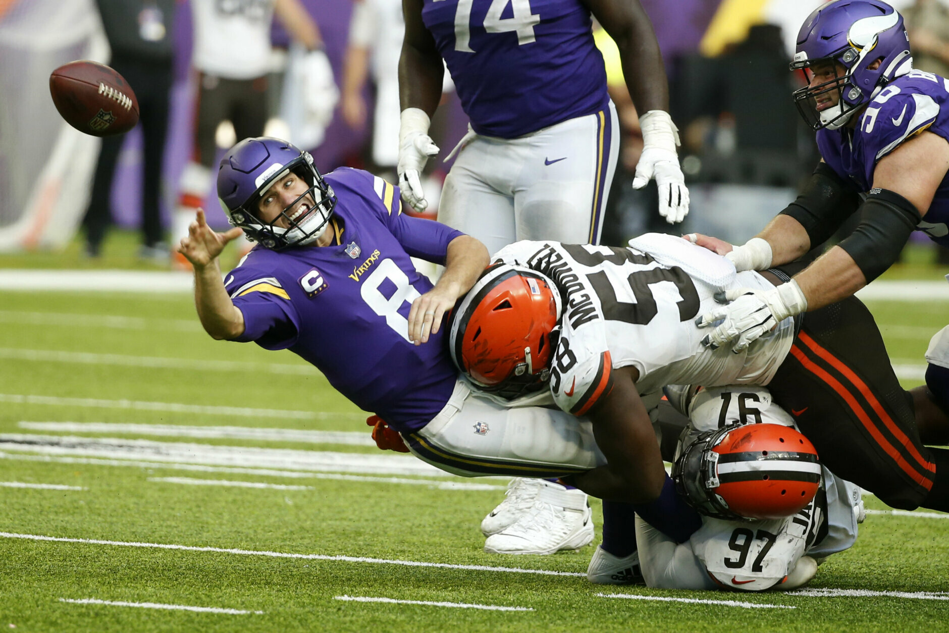 <p><b><i>Browns 14</i></b><br />
<b><i>Vikings 7</i></b></p>
<p>Given all <a href="https://www.twincities.com/2021/09/29/now-coaching-browns-kevin-stefanski-returns-to-special-place-to-face-vikings/">the talk of the offensive-minded Kevin Stefanski&#8217;s return to Minnesota</a>, it was somehow fitting that the Browns defense is what carried Cleveland to victory over a Vikings team <a href="https://profootballtalk.nbcsports.com/2021/09/27/mike-zimmer-sunday-was-best-offensive-performance-since-i-became-vikings-head-coach/">coming off its best offensive performance in years</a>. But Baker Mayfield better bring a better game to L.A. against the Chargers.</p>
