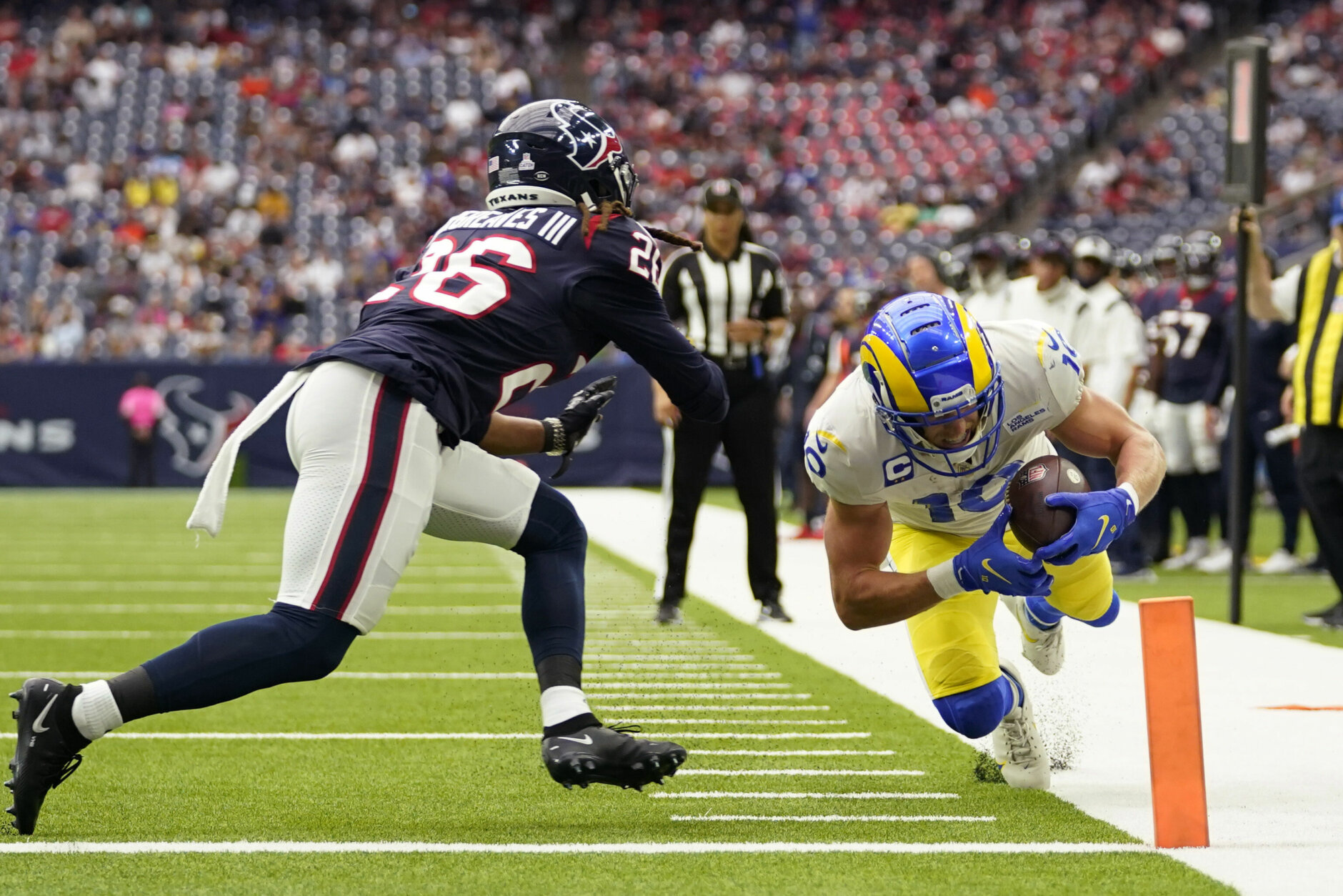 <p><b><i>Rams 38</i></b><br />
<b><i>Texans 22</i></b></p>
<p>David Culley: <a href="https://profootballtalk.nbcsports.com/2021/10/28/david-culley-were-not-going-to-allow-aaron-donald-to-wreck-our-game/" target="_blank" rel="noopener">&#8220;We won&#8217;t let Aaron Donald won&#8217;t wreck our game …&#8221;</a></p>
<p>Matthew Stafford, Cooper Kupp, Darrell Henderson Jr., Leonard Floyd and still Aaron Donald: &#8220;Oh, word?&#8221;</p>
<p><em>*Houston held to 77 yards through the first three quarters.*</em></p>
