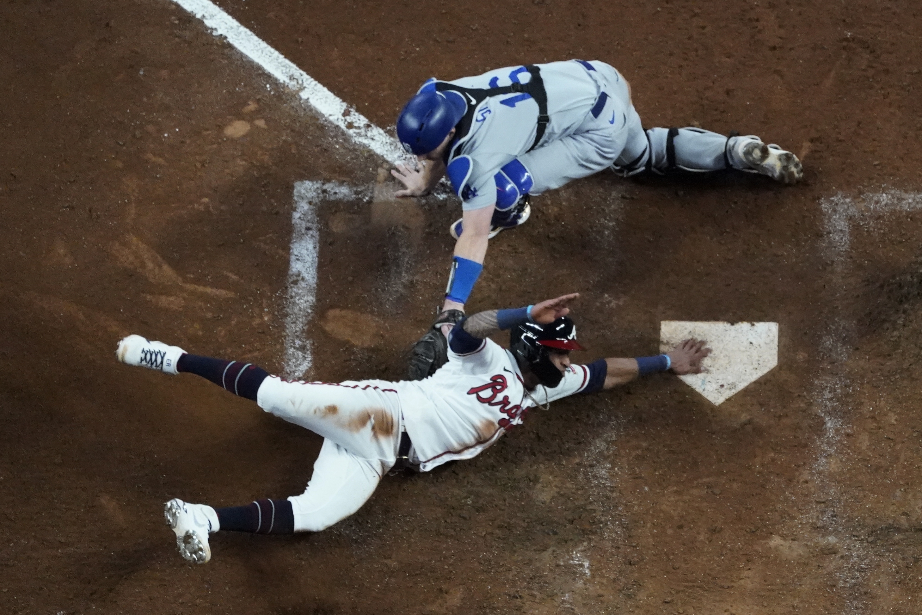 Ozzie Albies drives in winning run Atlanta Braves beat Los Angeles Dodgers  to avoid sweep