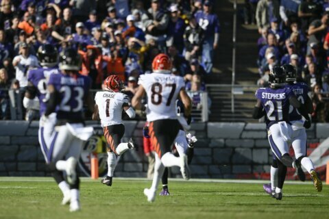 Burrow, Chase lead way as Bengals speed past Ravens 41-17