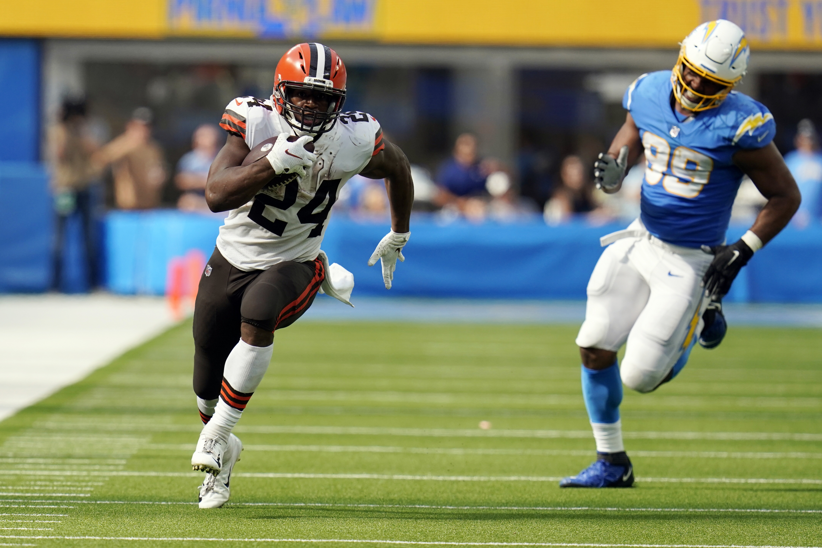 Browns missing key players as they prepare for 5-0 Cards - WTOP News