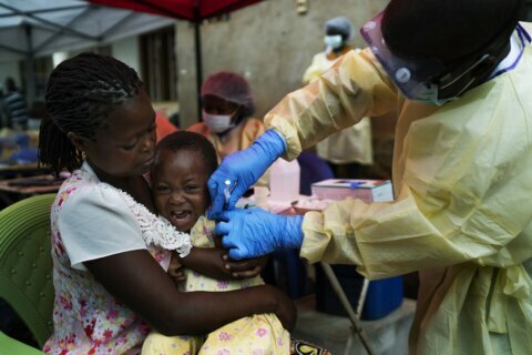 UN starts vaccinating people against Ebola in Congo