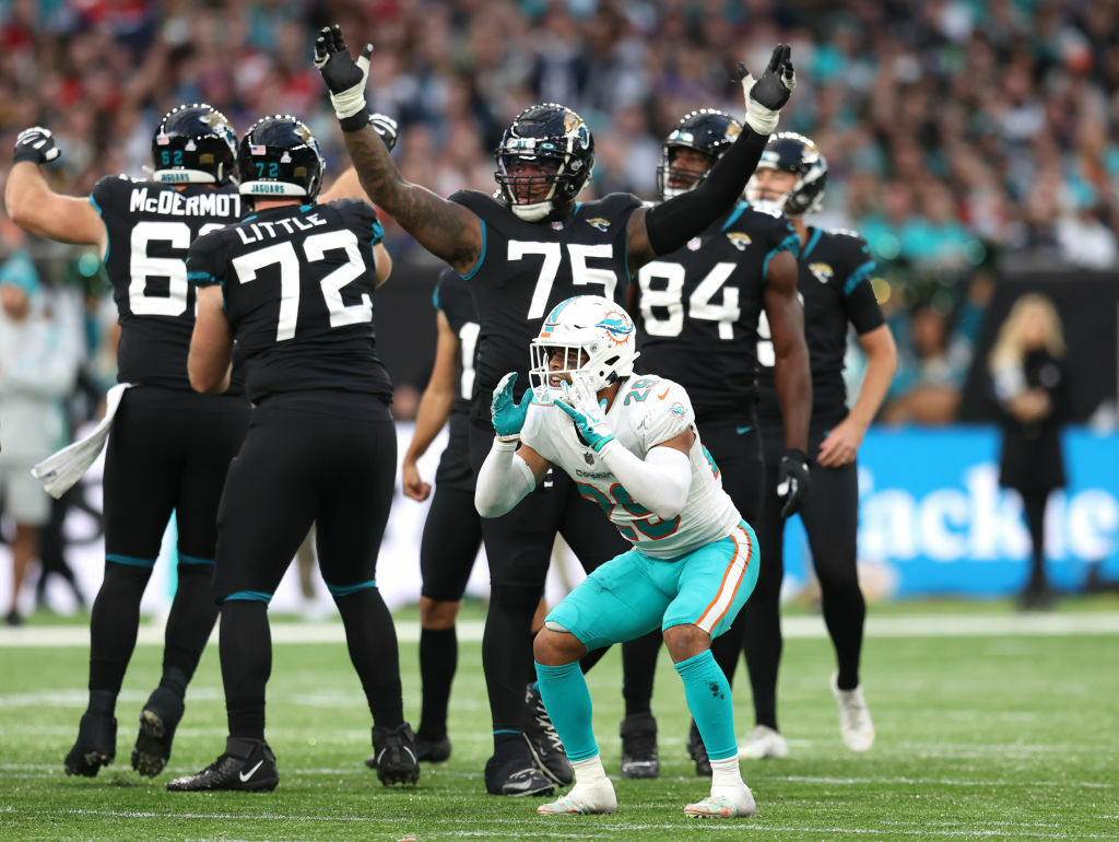 <p><b><i>Dolphins 20</i></b><br />
<b><i>Jaguars 23</i></b></p>
<p>London seems to be the answer for all that ails Jacksonville.</p>
<p>On the same day as NLCS Game 2, <a href="https://www.espn.com/nfl/story/_/id/32417332/jacksonville-jaguars-end-20-game-losing-streak-last-second-field-goal">the Jaguars used a slider to end a 20-game losing streak</a> and improve to 4-4 across the pond all-time. So basically, the Jags are mediocre overseas and flat out garbage domestically.</p>
