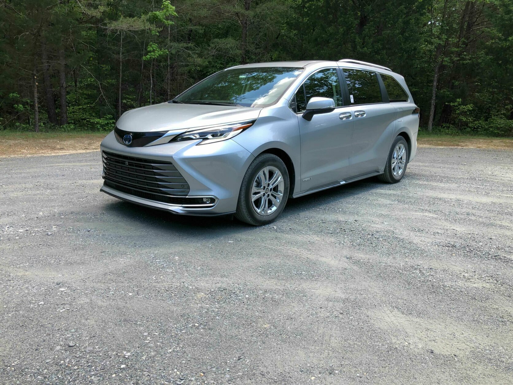<p>Toyota dropped the V6 that has been a staple for years and switched to the carmaker’s hybrid system. While this is a boon for better MPG, it does lack punch and is sluggish when loaded up with people.</p>
