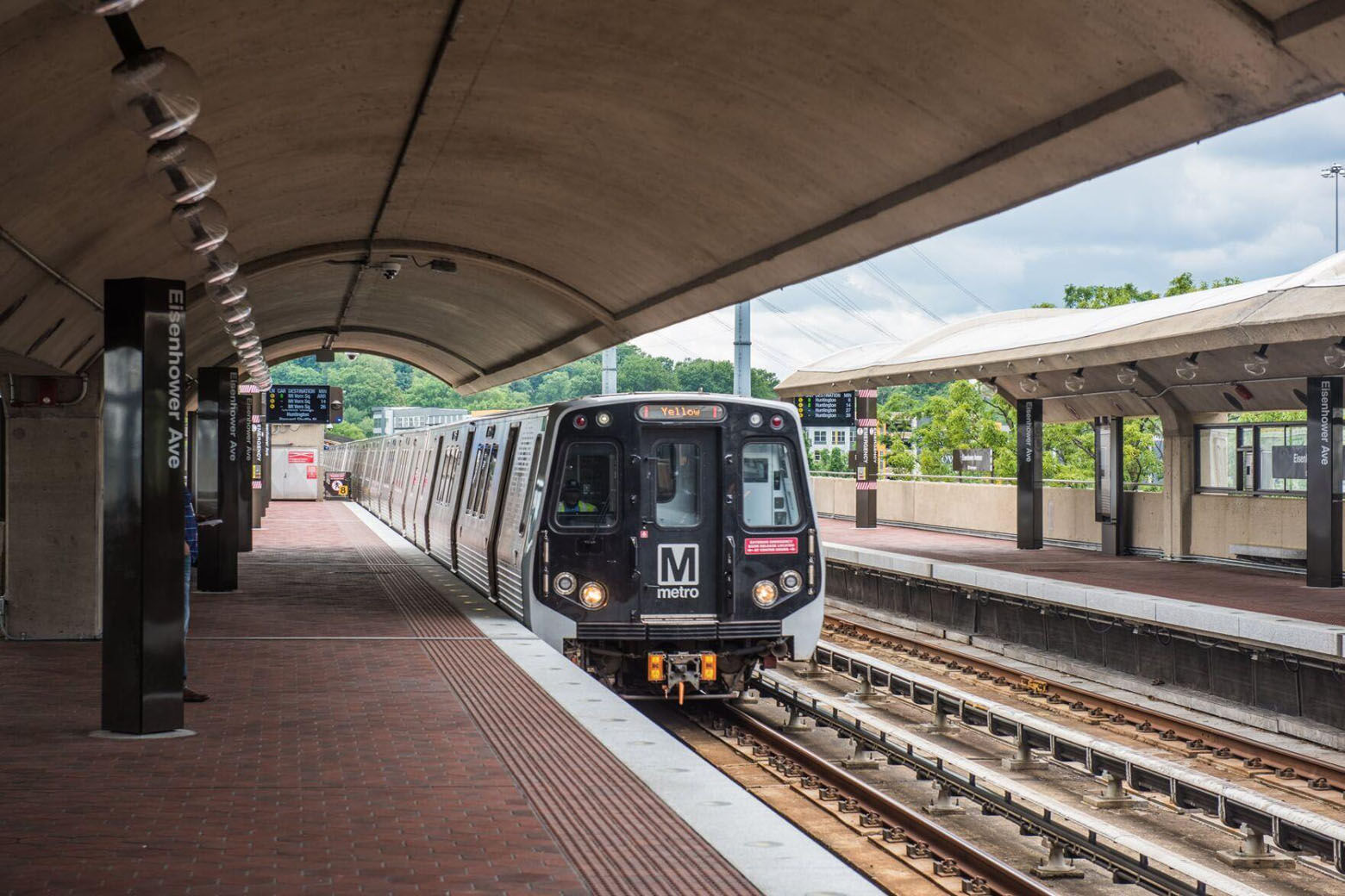 How to get to Potomac Mills by Bus or Metro?