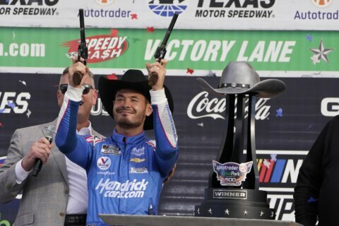 Larson seeks to cap comeback season with NASCAR championship