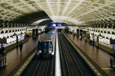Metro not properly storing flawed train cars, watchdog says