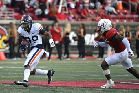 Armstrong rallies UVa late to 34-33 comeback over Louisville