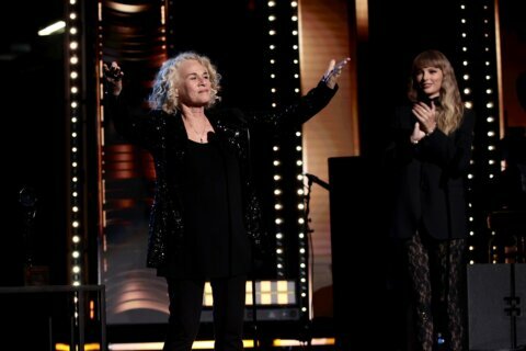 Taylor Swift pays tribute to Carole King at Rock & Roll Hall of Fame ceremony