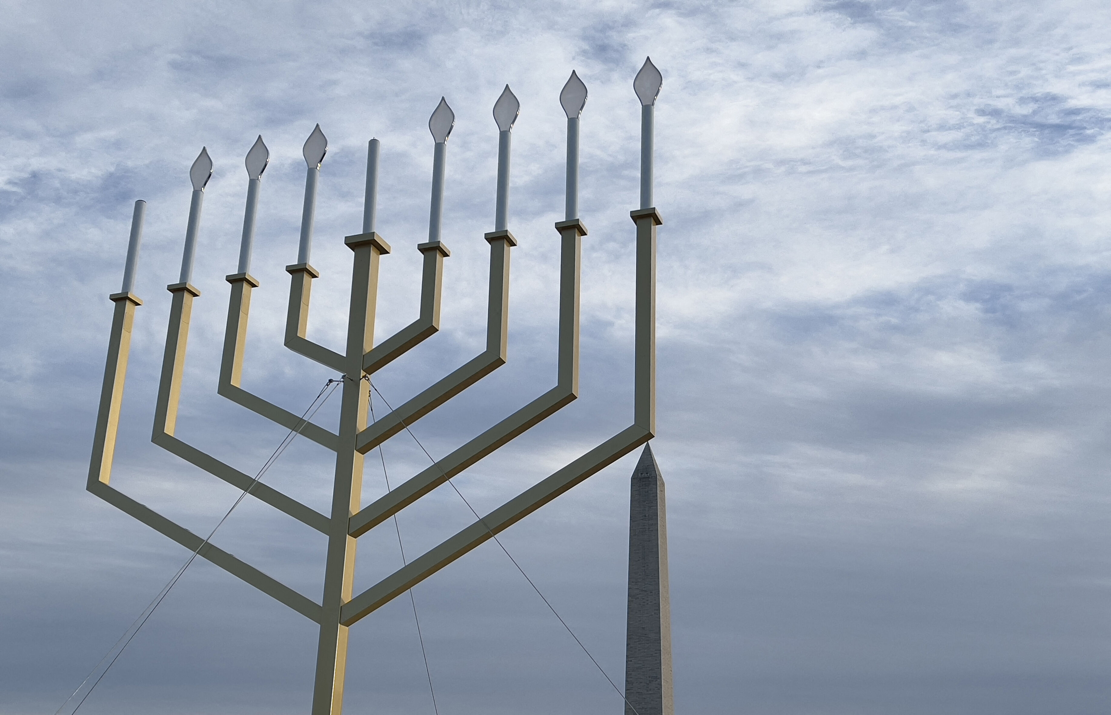 Holocaust survivors share message of hope during Hanukkah - WTOP News