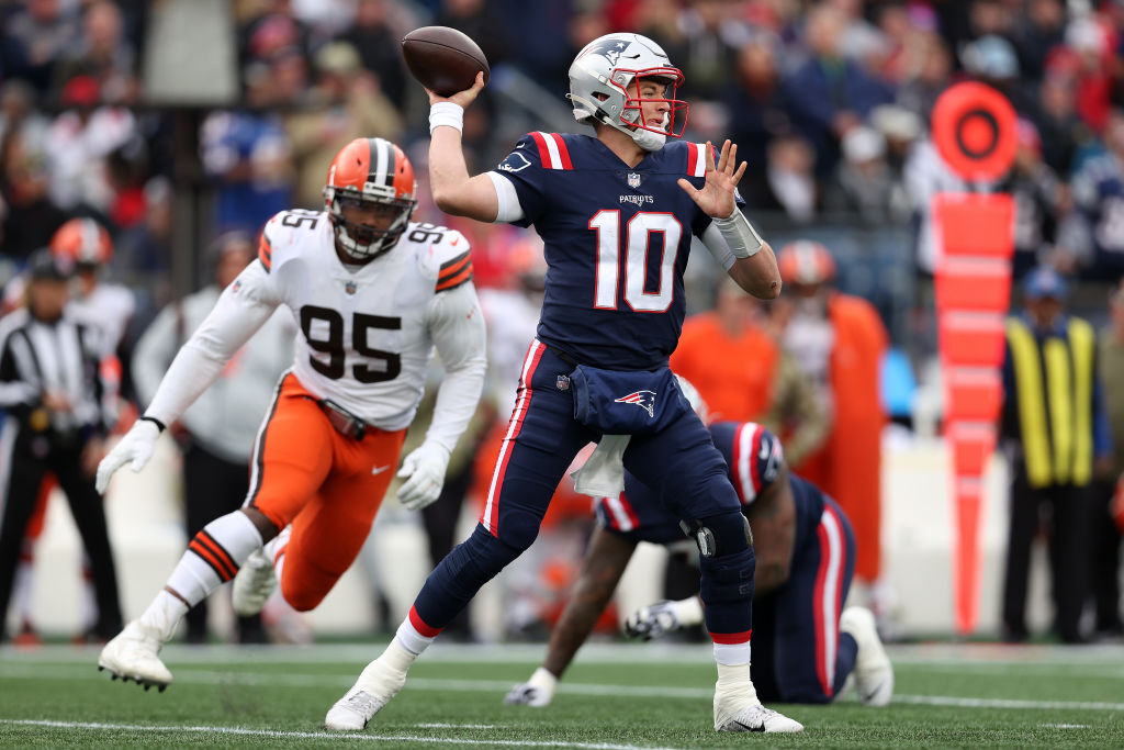 <p><b><i>Browns 7</i></b><br />
<b><i>Patriots 45</i></b></p>
<p>Much like his predecessor Tom Brady, there would be no <a href="https://www.espn.com/nfl/story/_/id/32600446/carolina-panthers-brian-burns-wishes-nfl-des-happy-hunting-vs-new-england-patriots-mac-jones" target="_blank" rel="noopener">just desserts for Mac Jones</a> in New England, as Cleveland continued its 29-year drought on the road against the Patriots (to put that in perspective, Bill Belichick was coaching the Browns the last time they won in New England). This could be the start of a late season run for the Pats and the beginning of the end for an injury-riddled Browns team that can&#8217;t seem to keep Baker Mayfield upright.</p>
