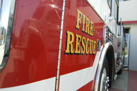 Resident injured in Fairfax Co. apartment fire