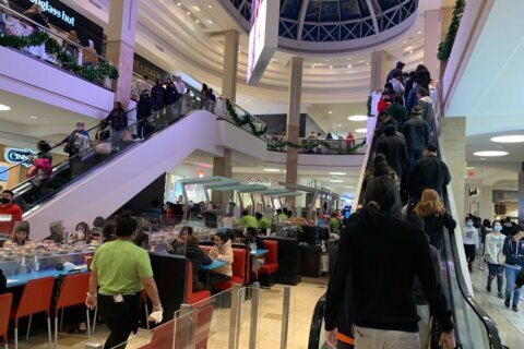 Shoppers return to DC-area malls in droves