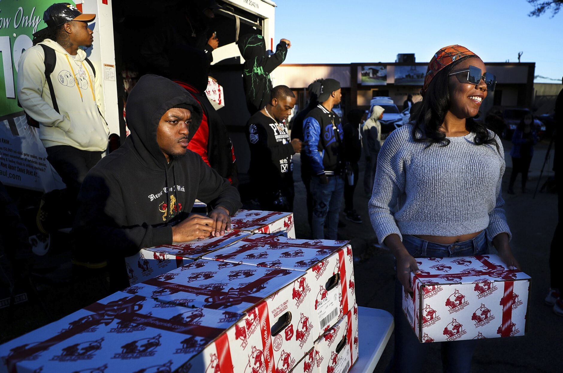 Thanksgiving Turkey Giveaway Honors Slain Rapper Young Dolph Wtop News