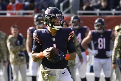 Injury to ribs leaves Fields’ status up in the air for Bears