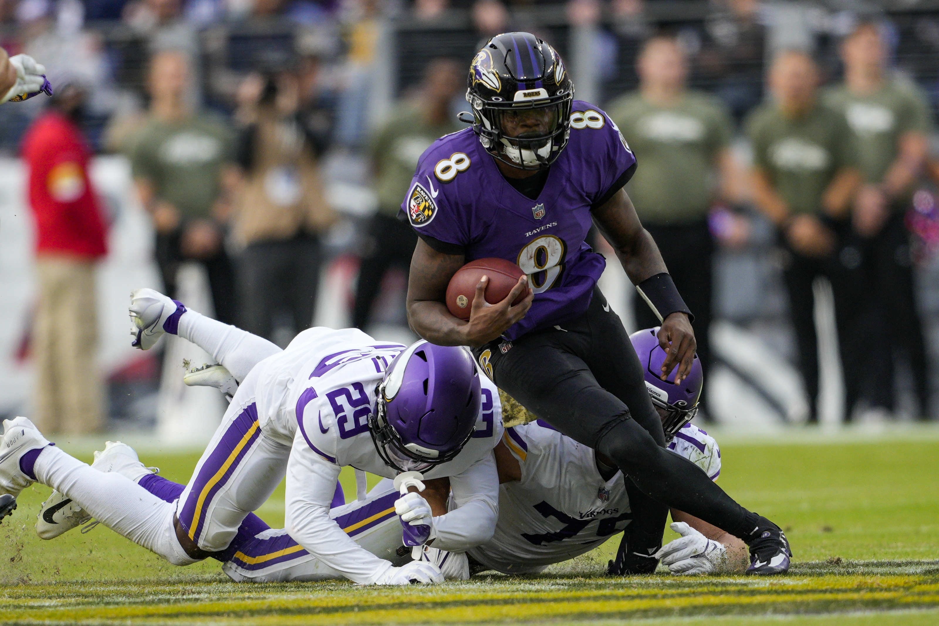 Lamar Jackson remains steady amid Ravens' injury problems