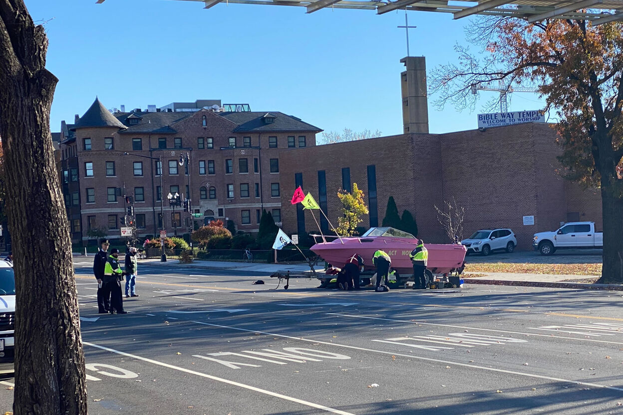 Police in front of pink boat blocking traffic on New York Ave.