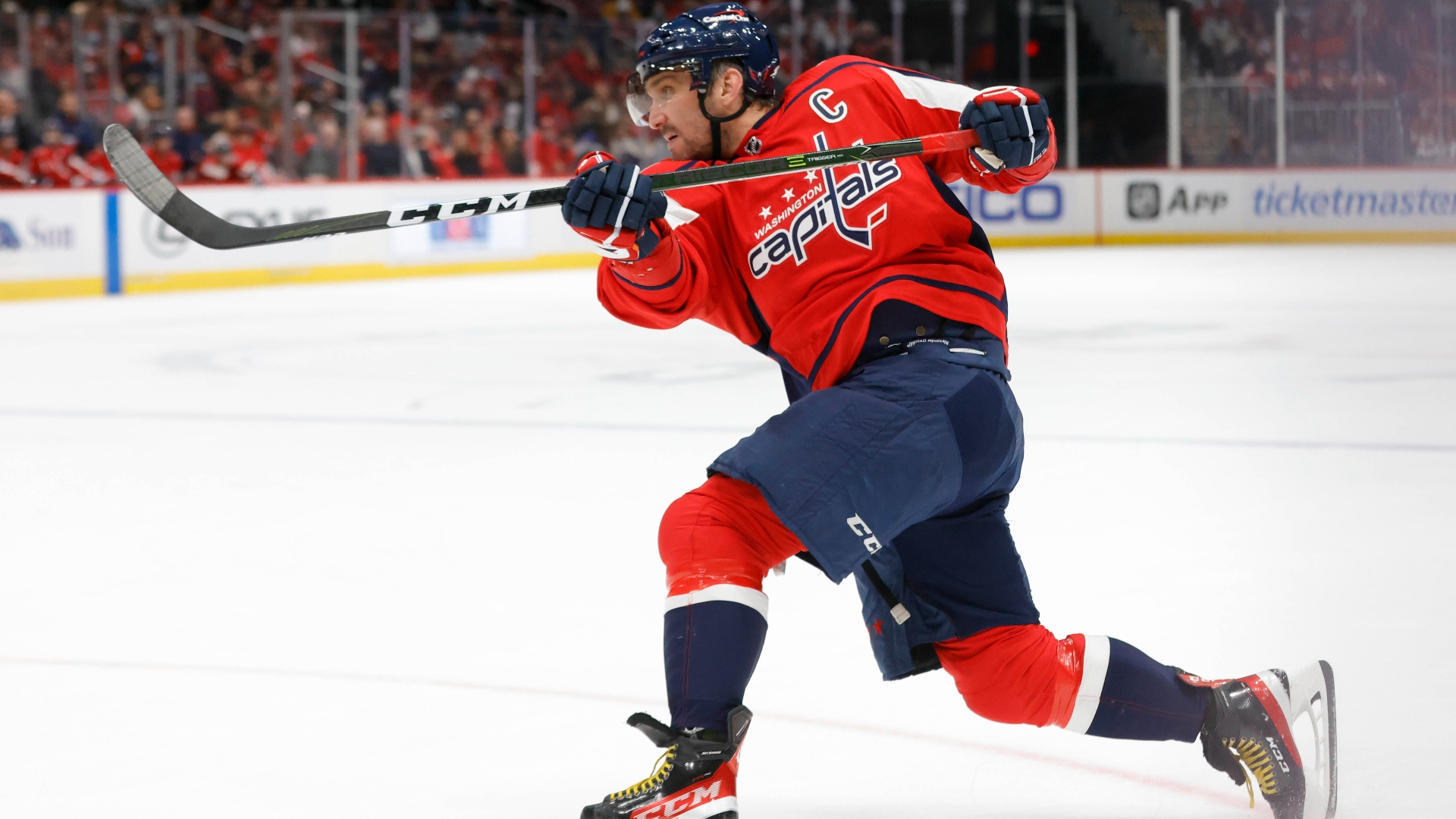 Alex Ovechkin's weird pregame routine includes having epic battle with his  hockey pants