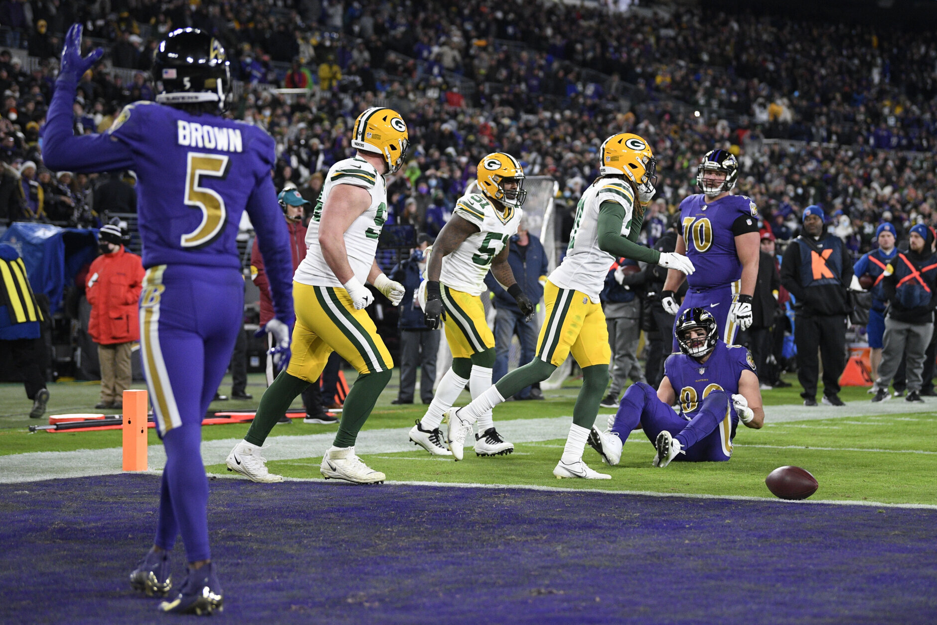 <p><em><strong>Packers 31</strong></em><br />
<em><strong>Ravens 30</strong></em></p>
<p>When Baltimore sifts through the wreckage of this season, going 2-for-8 on two-point conversions will be No. 2 on the list of reasons the Ravens are home for the holidays (second behind injuries, of course). <a href="https://profootballtalk.nbcsports.com/2021/12/19/tyler-huntley-had-two-pass-tds-two-rush-tds-which-lamar-jackson-has-never-done/" target="_blank" rel="noopener">Tyler Huntley played better than Lamar Jackson in some ways</a> and a loss in Cincinnati will all but end football season in Charm City.</p>
<p>Meanwhile, Aaron Rodgers pulled even with predecessor (and sorta nemesis) Brett Favre for the Packers&#8217; franchise record of 442 career touchdown passes. I&#8217;m interested to see how the Lambeau Field crowd reacts when A-Rod inevitably passes favorite son Favre Sunday.</p>
