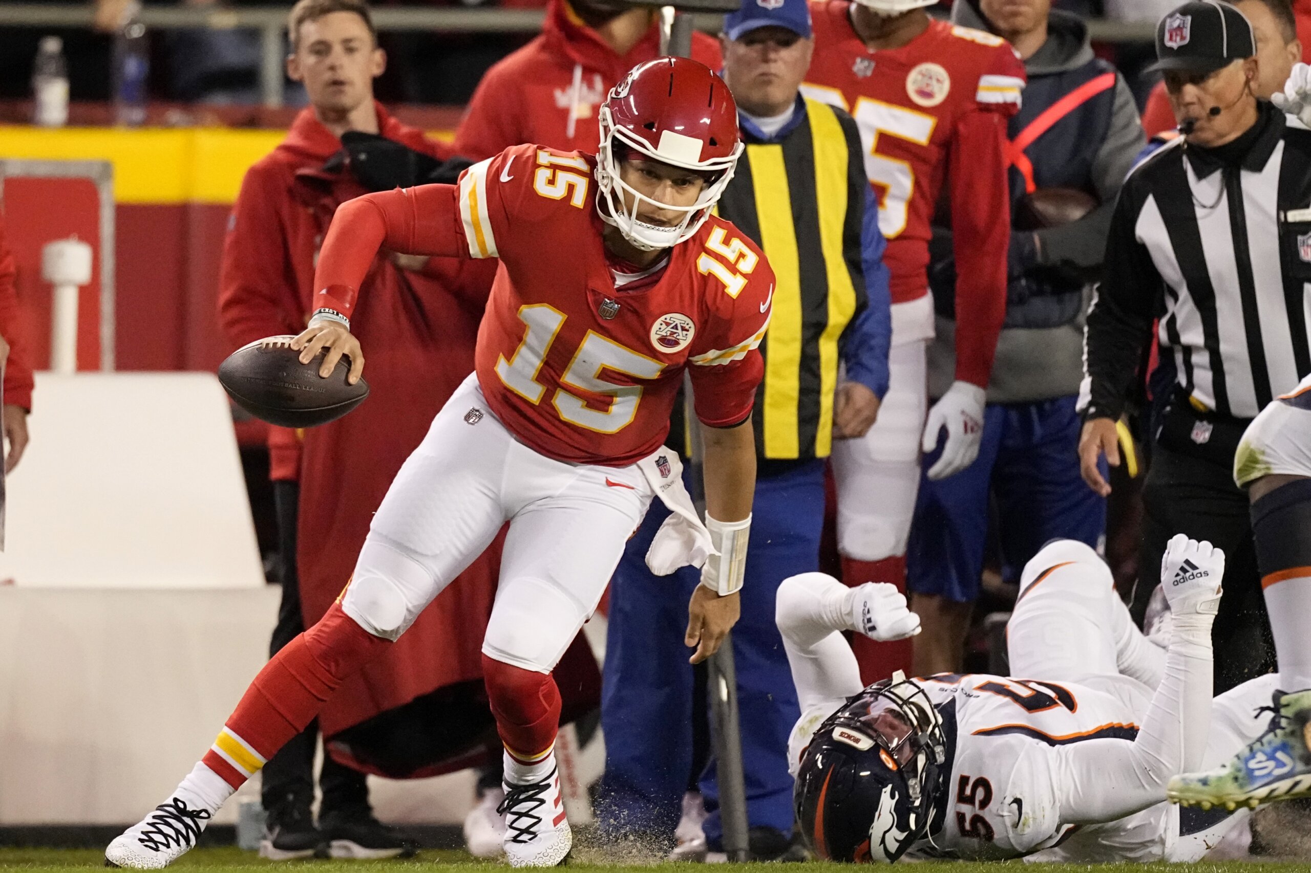 Chiefs Rashad Fenton, Lucas Niang out for Sunday's game