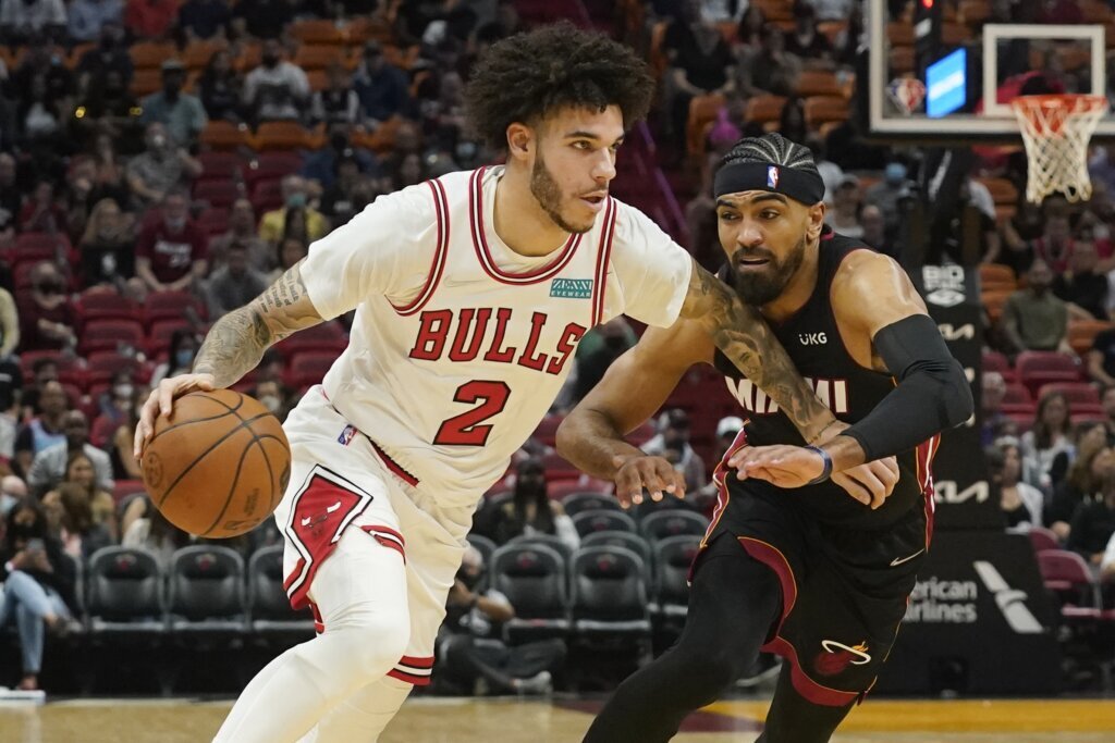 Robinson scores season-high 26 points, Heat beat Bulls