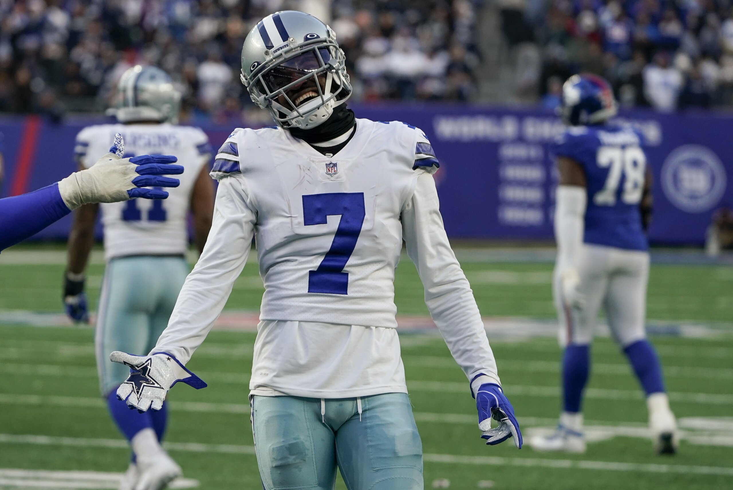 Stefon Diggs gets the better of brother Trevon Diggs in awesome Pro Bowl  moment - WTOP News