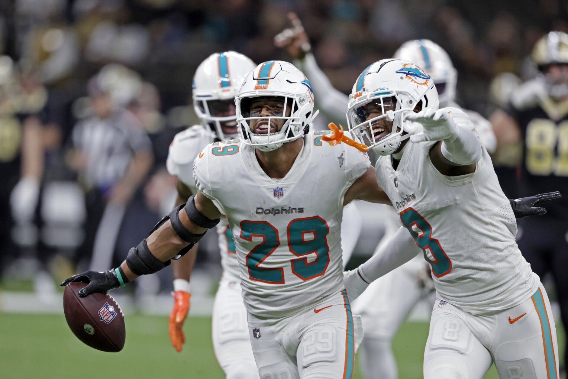 Waddle shines, Dolphins beat Saints 20-3 to win 7th straight