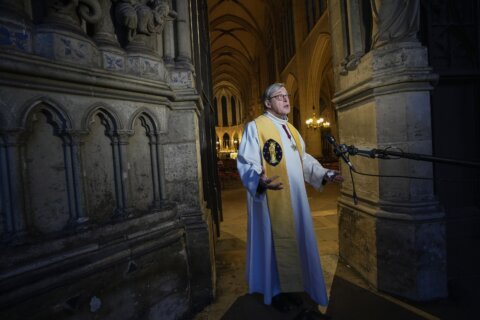 Paris’ Notre Dame rector offers hope to virus-hit worshipers