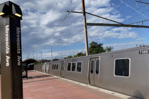 Metro returns 1st 7000-series train to service after derailment investigation