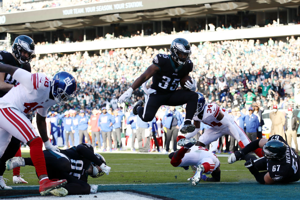 <p><em><strong>Giants 10</strong></em><br />
<em><strong>Eagles 34</strong></em></p>
<p>Two things were proven here: Philadelphia is a serious playoff contender and the Giants need to take a wrecking ball to their franchise and start over completely. Eagles by 100 at FedEx Field Sunday.</p>
