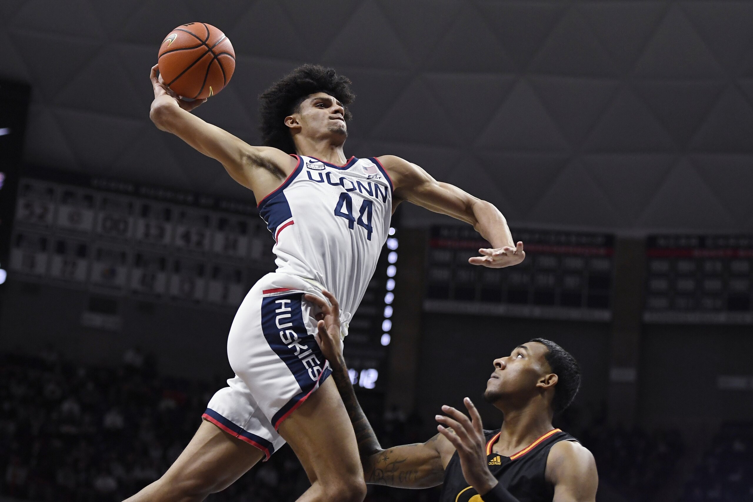 cole leads shorthanded uconn in 88 59 rout of grambling st wtop news