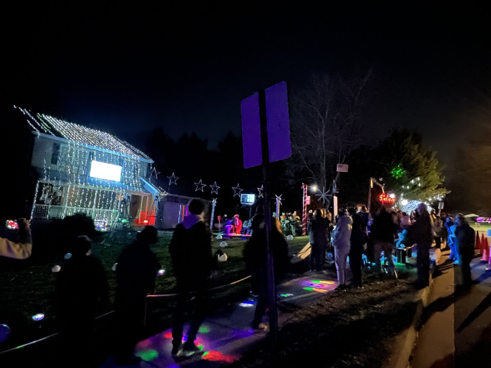 ‘Constant stream of people’ Ellicott City Lights features festive fun