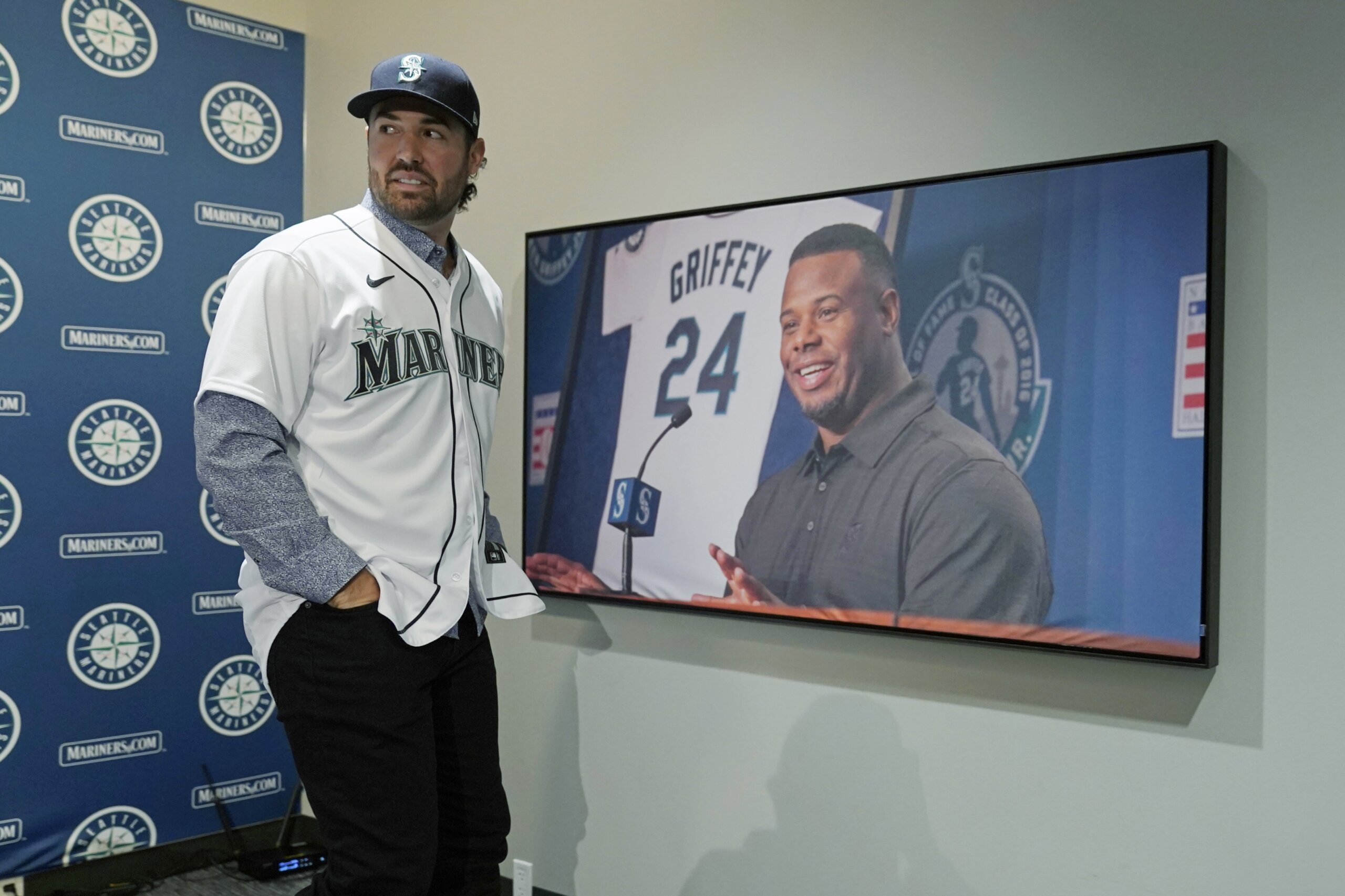 Mariners cautiously optimistic about Robbie Ray's return in 2024, Mariners