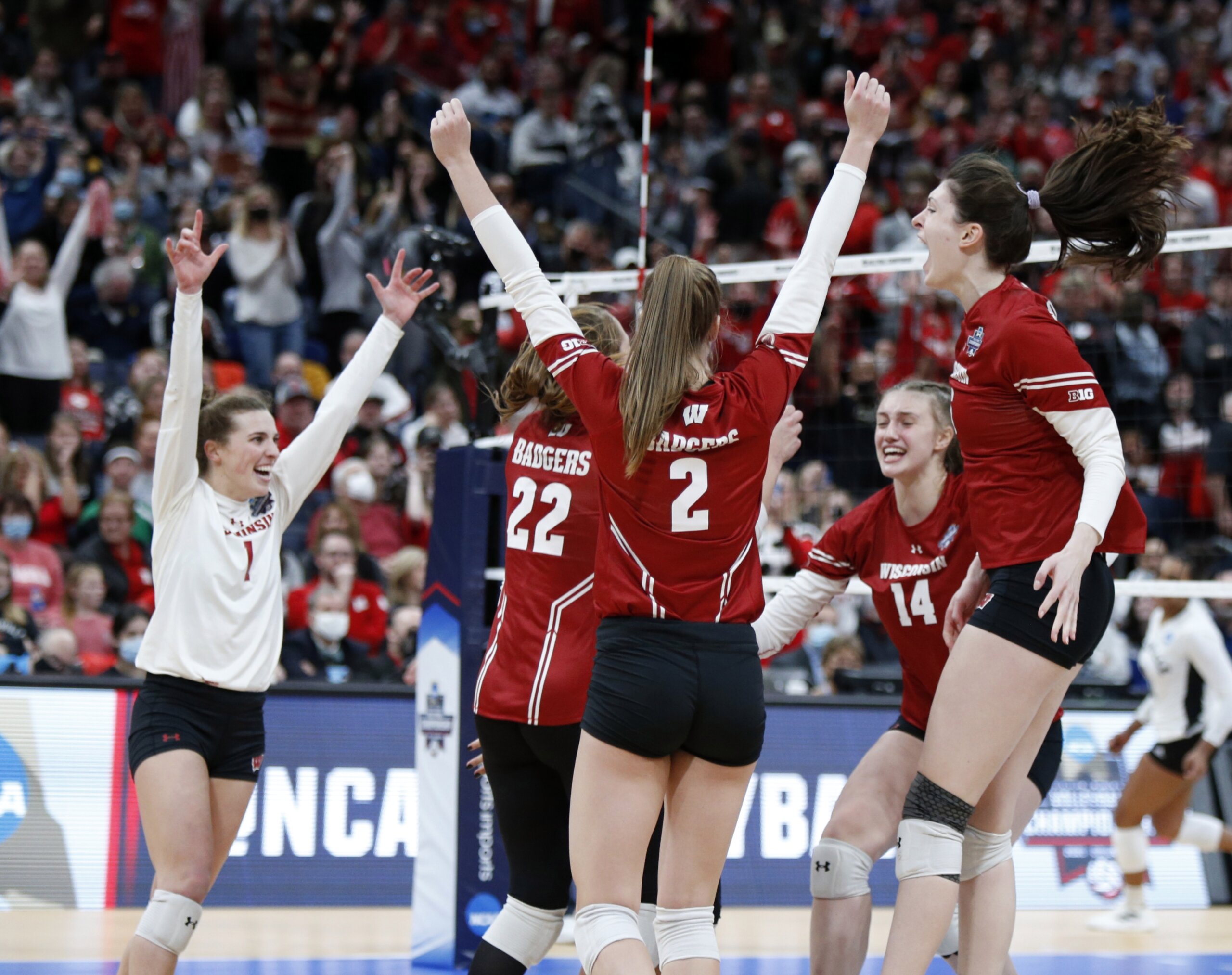 Wisconsin tops Louisville to reach NCAA volleyball final WTOP News