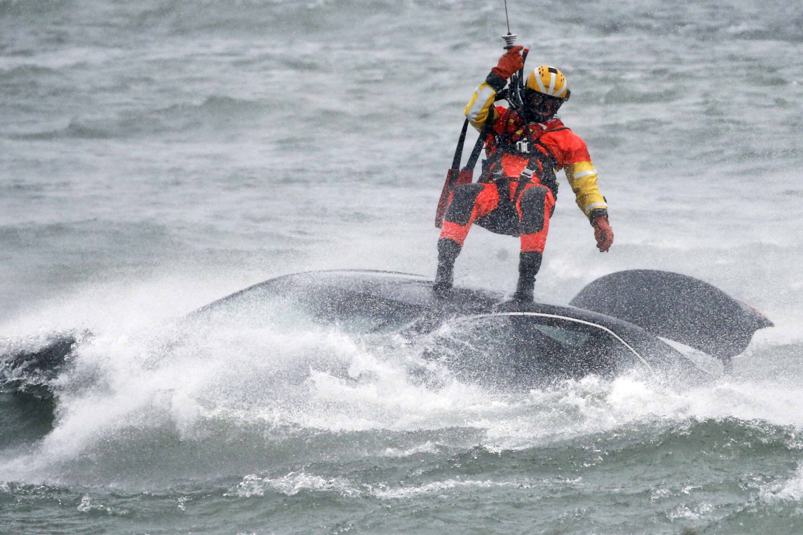 Car in Niagara Falls rescue attempt went over brink WTOP News