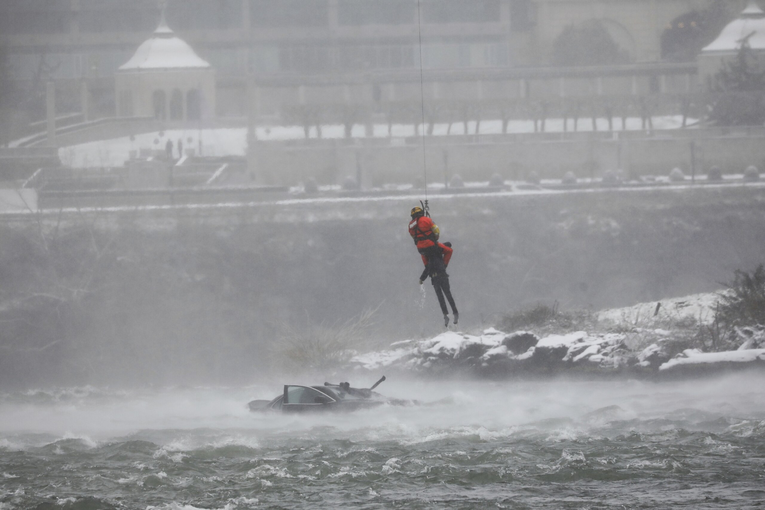 Coast Guard swimmer pulls body from car above Niagara Falls WTOP News