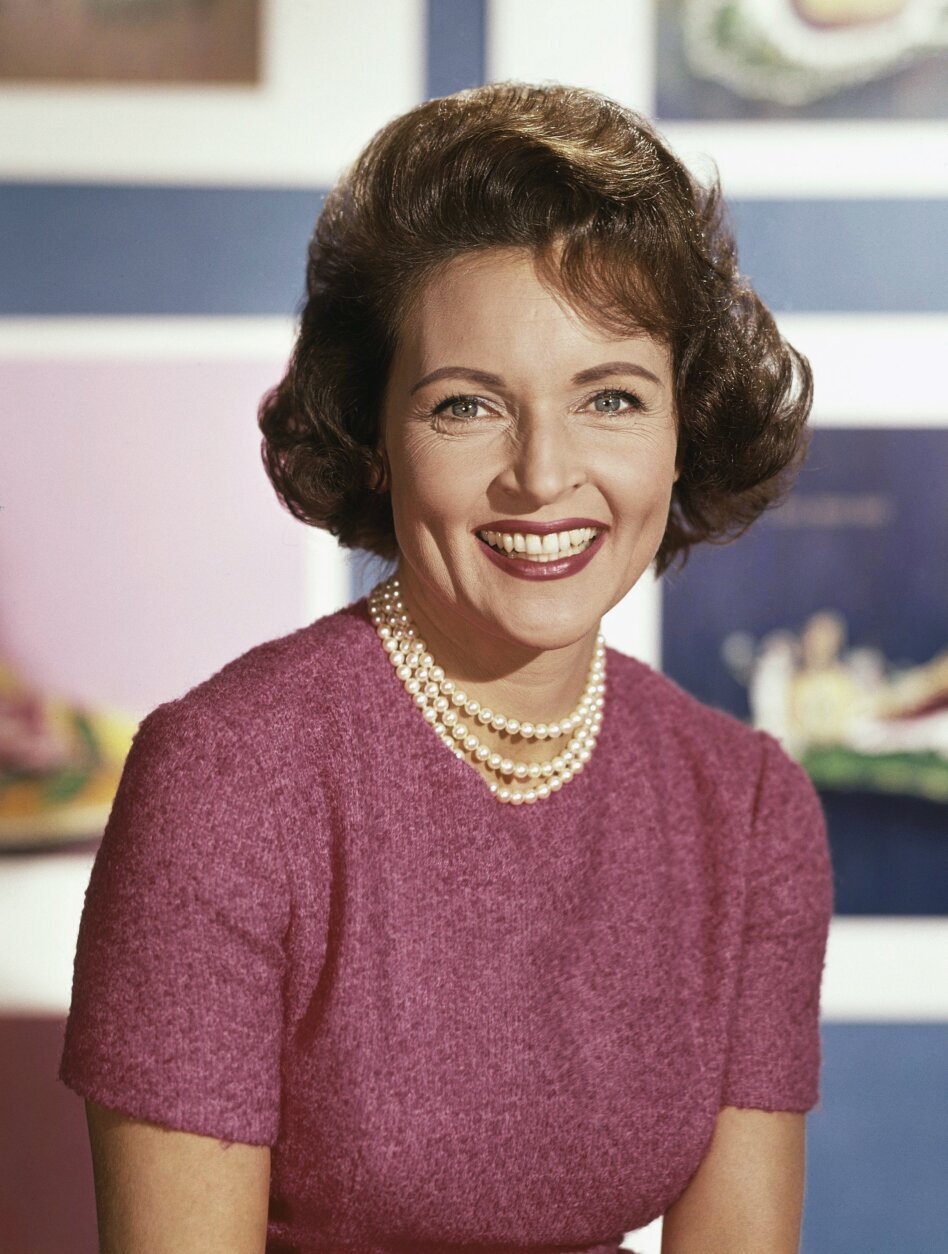Betty White, a Television Golden Girl From the Start, Is Dead at