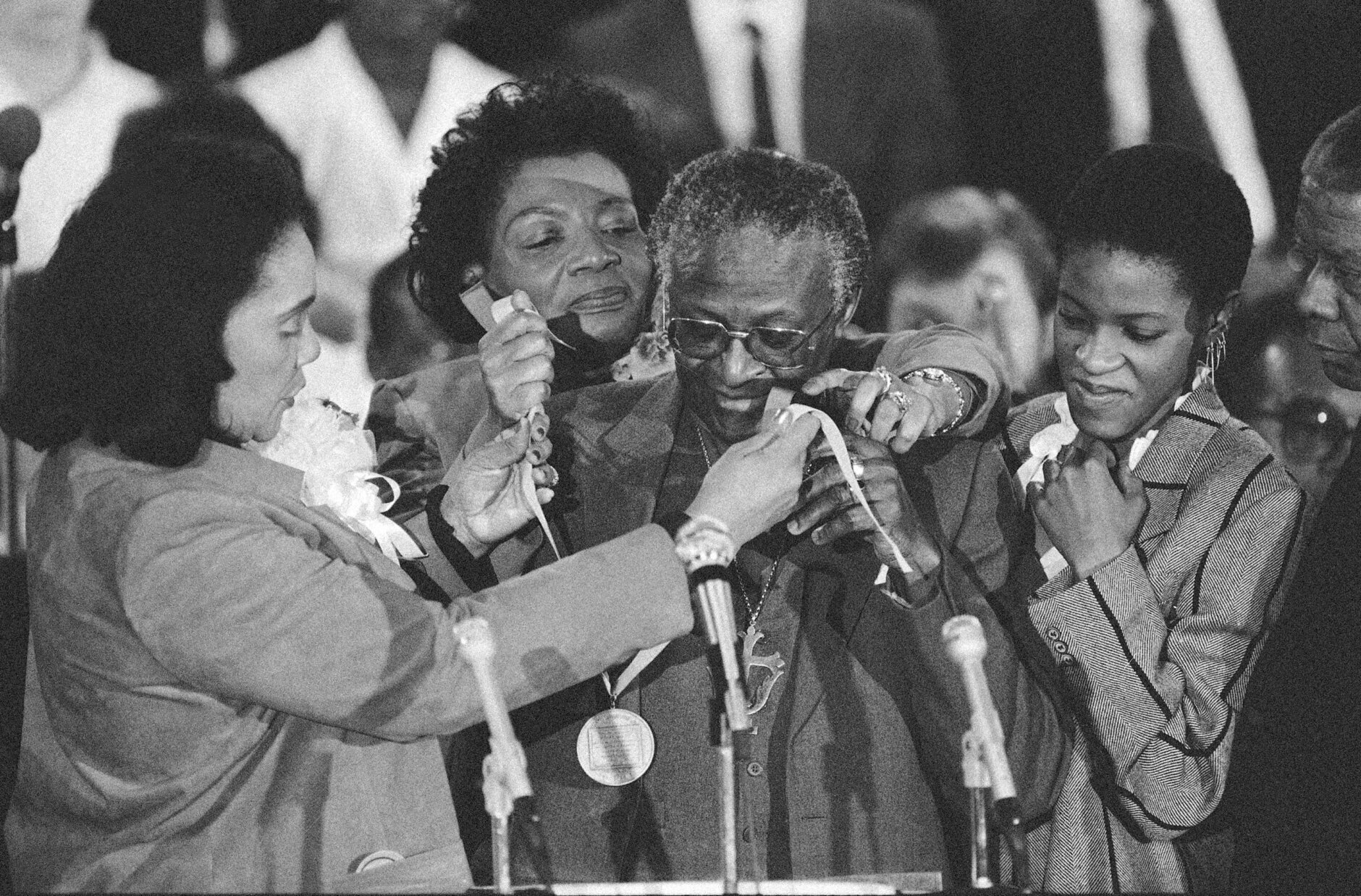 <p>South African Bishop Desmond Tutu receives the Martin Luther King Jr. Peace Prize from Coretta Scott King (left) and Christine King Farris, King&#8217;s sister (center), during an ecumenical service at Atlanta&#8217;s Ebenezer Baptist Church on Jan. 20, 1986.</p>

