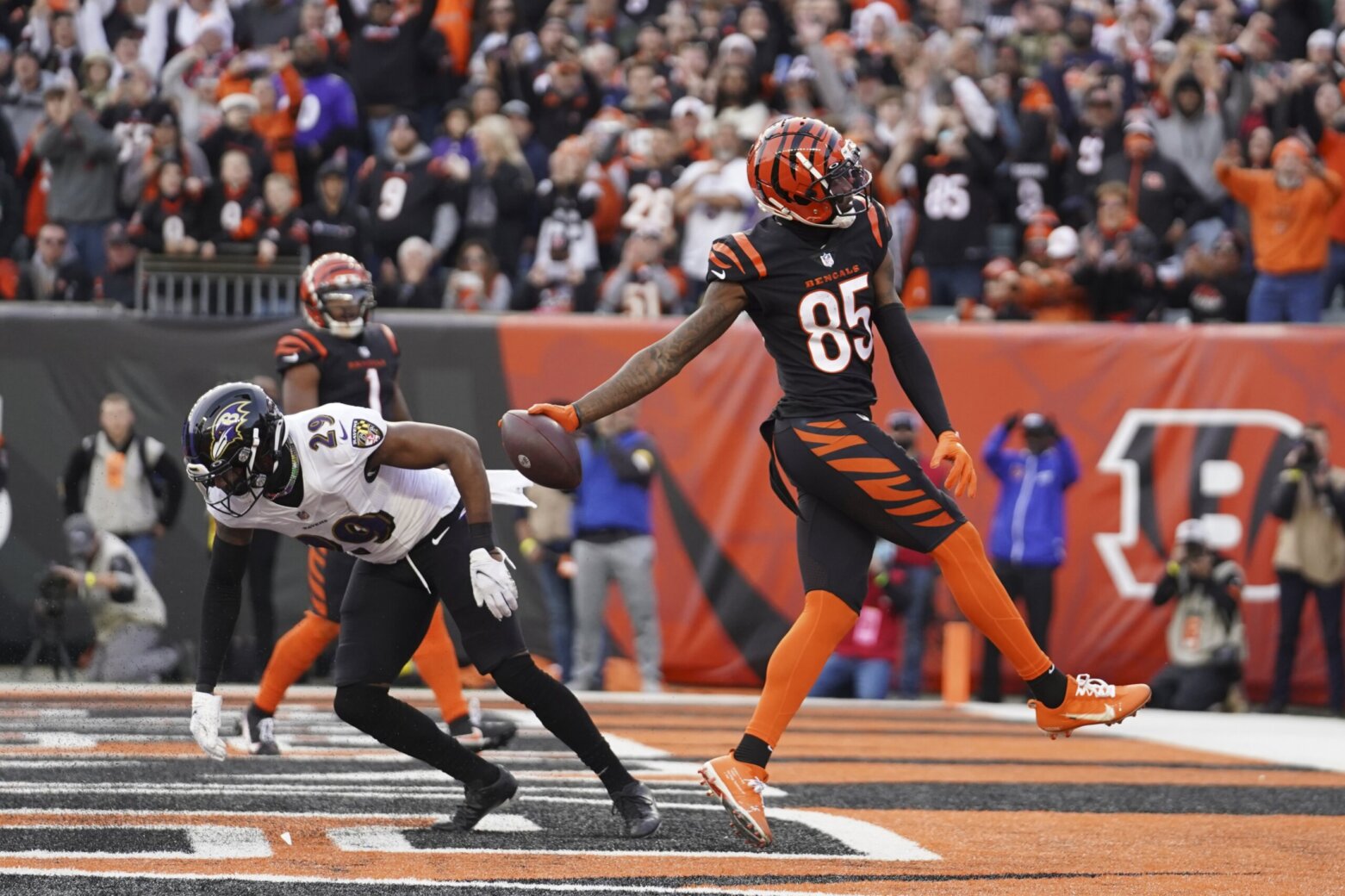 Lamar Jackson, Ravens hold on to beat Cincinnati 27-24. Bengals 0-2 for  second straight year