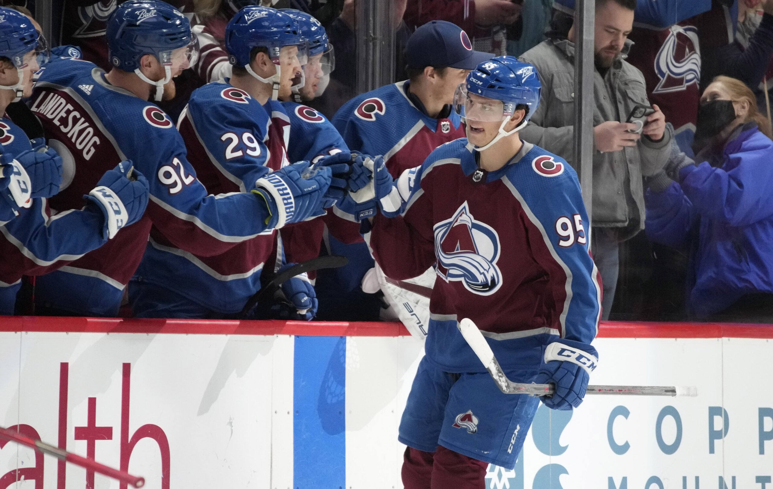 Avalanche score 7 in 3rd straight, cruise past Red Wings 73 WTOP News
