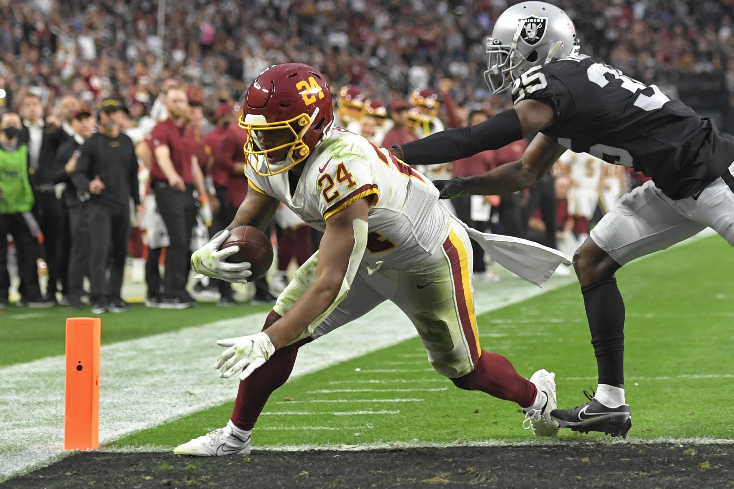 Washington rallies for 4th straight win, 17-15 over Raiders - The